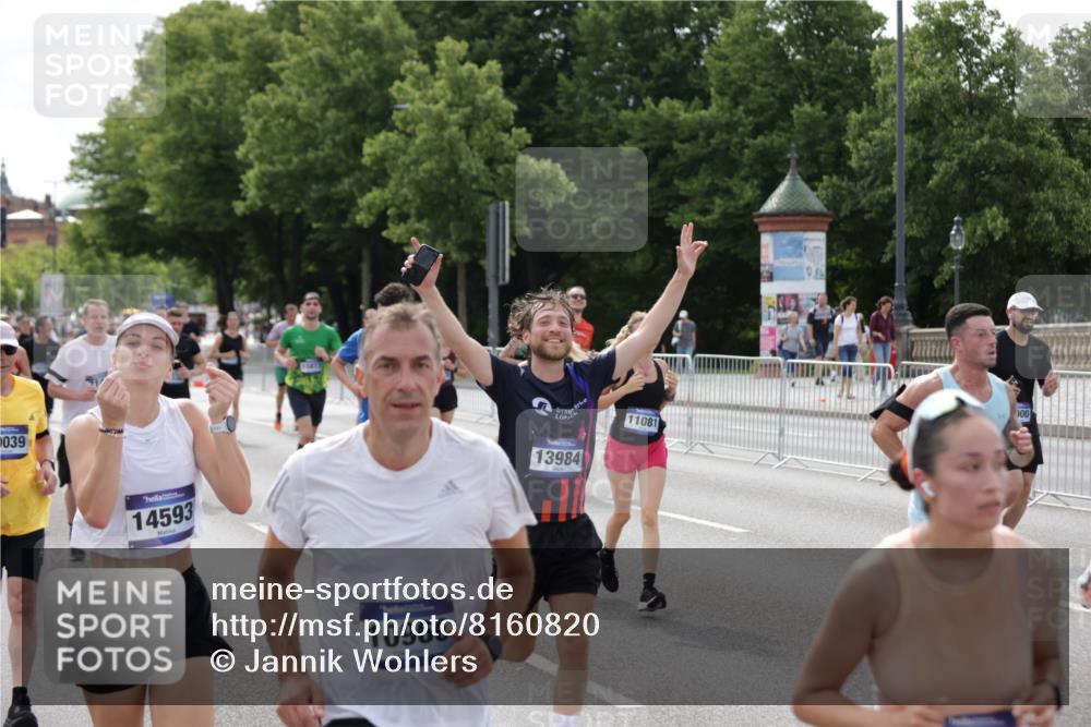 29.06.2025 - hella hamburg halbmarathon Jannik Wohlers http://msf.ph/oto/8160820 29.06.2025 10:18:56 Lombardsbrücke 1332, 1708, 1755, 2017, 2311, 2589, 2795, 2812, 2895, 4722, 5034, 5080, 5098, 5178, 5429, 5449, 6477, 6482, 6542, 7143, 8537, 8575, 8761, 8778, 9252, 9652, 9856, 10039, 10124, 10129, 10966, 11081, 11247, 12007, 12619, 12621, 12696, 12741, 13180, 13424, 13544, 13781, 13984, 14000, 14245, 14593, 15594, 15780, 15802, 15817, 16142, 16490, 16613, 16631, 16951, 16952, 17187, 17721, 18053, 18151, 18234, 18279 meine-sportfotos.de