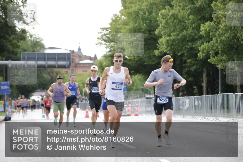 29.06.2025 - hella hamburg halbmarathon Jannik Wohlers http://msf.ph/oto/8160826 29.06.2025 09:39:44 Lombardsbrücke 35, 52, 53, 2144, 2659, 3720, 9255, 10650, 14717, 14933, 16120, 19075 meine-sportfotos.de