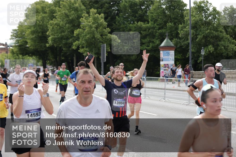29.06.2025 - hella hamburg halbmarathon Jannik Wohlers http://msf.ph/oto/8160830 29.06.2025 10:18:56 Lombardsbrücke 1332, 1708, 1755, 2017, 2311, 2589, 2795, 2812, 2895, 4722, 5034, 5080, 5098, 5178, 5429, 5449, 6477, 6482, 6542, 7143, 8537, 8575, 8761, 8778, 9252, 9652, 9856, 10039, 10124, 10129, 10966, 11081, 11247, 12007, 12619, 12621, 12696, 12741, 13180, 13424, 13544, 13781, 13984, 14000, 14245, 14593, 15594, 15780, 15802, 15817, 16142, 16490, 16613, 16631, 16951, 16952, 17187, 17721, 18053, 18151, 18234, 18279 meine-sportfotos.de