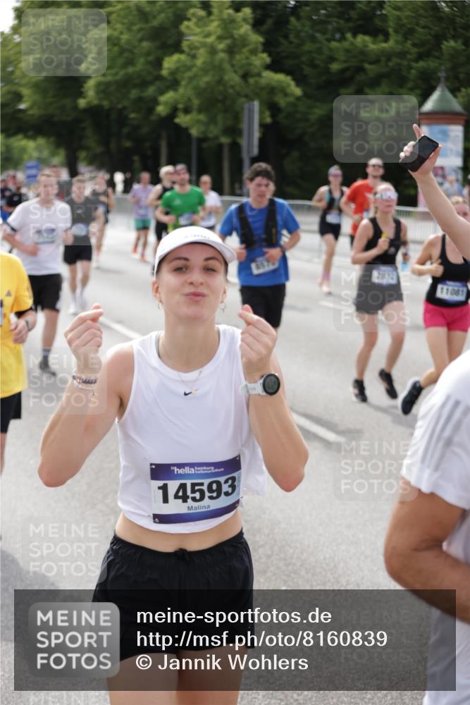 29.06.2025 - hella hamburg halbmarathon Jannik Wohlers http://msf.ph/oto/8160839 29.06.2025 10:18:57 Lombardsbrücke 1332, 1708, 2017, 2311, 2589, 2795, 2812, 2895, 2993, 4722, 5034, 5080, 5098, 5178, 5429, 5449, 6477, 6542, 6939, 7143, 8537, 8575, 8761, 8778, 9252, 9652, 9856, 10039, 10124, 10129, 10966, 11081, 11247, 12007, 12619, 12621, 12696, 12741, 13180, 13424, 13544, 13781, 13984, 14000, 14245, 14593, 14808, 14957, 15594, 15780, 15802, 15817, 16142, 16490, 16613, 16631, 16951, 16952, 17187, 17721, 18053, 18151, 18234, 18279 meine-sportfotos.de