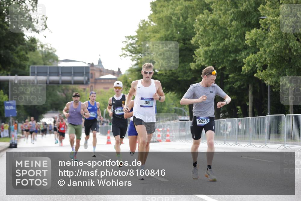 29.06.2025 - hella hamburg halbmarathon Jannik Wohlers http://msf.ph/oto/8160846 29.06.2025 09:39:44 Lombardsbrücke 35, 52, 53, 2144, 2659, 3720, 9255, 10650, 14717, 14933, 16120, 19075 meine-sportfotos.de