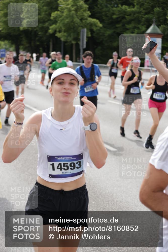 29.06.2025 - hella hamburg halbmarathon Jannik Wohlers http://msf.ph/oto/8160852 29.06.2025 10:18:57 Lombardsbrücke 1332, 1708, 2017, 2311, 2589, 2795, 2812, 2895, 2993, 4722, 5034, 5080, 5098, 5178, 5429, 5449, 6477, 6542, 6939, 7143, 8537, 8575, 8761, 8778, 9252, 9652, 9856, 10039, 10124, 10129, 10966, 11081, 11247, 12007, 12619, 12621, 12696, 12741, 13180, 13424, 13544, 13781, 13984, 14000, 14245, 14593, 14808, 14957, 15594, 15780, 15802, 15817, 16142, 16490, 16613, 16631, 16951, 16952, 17187, 17721, 18053, 18151, 18234, 18279 meine-sportfotos.de