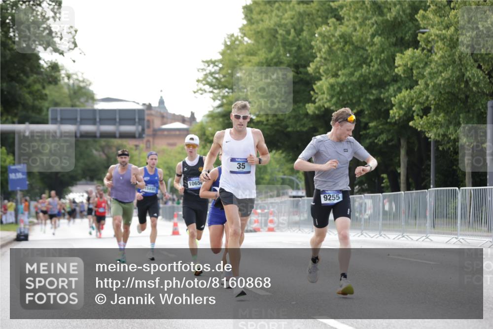 29.06.2025 - hella hamburg halbmarathon Jannik Wohlers http://msf.ph/oto/8160868 29.06.2025 09:39:45 Lombardsbrücke 35, 52, 53, 2144, 2659, 3720, 9255, 10650, 14717, 15495, 16120, 19075 meine-sportfotos.de
