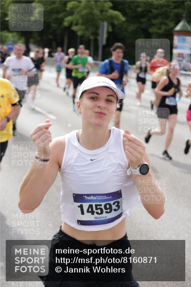 29.06.2025 - hella hamburg halbmarathon Jannik Wohlers http://msf.ph/oto/8160871 29.06.2025 10:18:57 Lombardsbrücke 1332, 1708, 2017, 2311, 2589, 2795, 2812, 2895, 2993, 4722, 5034, 5080, 5098, 5178, 5429, 5449, 6477, 6542, 6939, 7143, 8537, 8575, 8761, 8778, 9252, 9652, 9856, 10039, 10124, 10129, 10966, 11081, 11247, 12007, 12619, 12621, 12696, 12741, 13180, 13424, 13544, 13781, 13984, 14000, 14245, 14593, 14808, 14957, 15594, 15780, 15802, 15817, 16142, 16490, 16613, 16631, 16951, 16952, 17187, 17721, 18053, 18151, 18234, 18279 meine-sportfotos.de