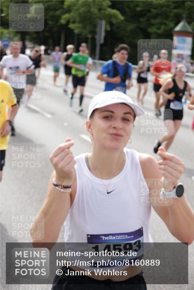 29.06.2025 - hella hamburg halbmarathon Jannik Wohlers http://msf.ph/oto/8160889 29.06.2025 10:18:57 Lombardsbrücke 1332, 1708, 2017, 2311, 2589, 2795, 2812, 2895, 2993, 4722, 5034, 5080, 5098, 5178, 5429, 5449, 6477, 6542, 6939, 7143, 8537, 8575, 8761, 8778, 9252, 9652, 9856, 10039, 10124, 10129, 10966, 11081, 11247, 12007, 12619, 12621, 12696, 12741, 13180, 13424, 13544, 13781, 13984, 14000, 14245, 14593, 14808, 14957, 15594, 15780, 15802, 15817, 16142, 16490, 16613, 16631, 16951, 16952, 17187, 17721, 18053, 18151, 18234, 18279 meine-sportfotos.de