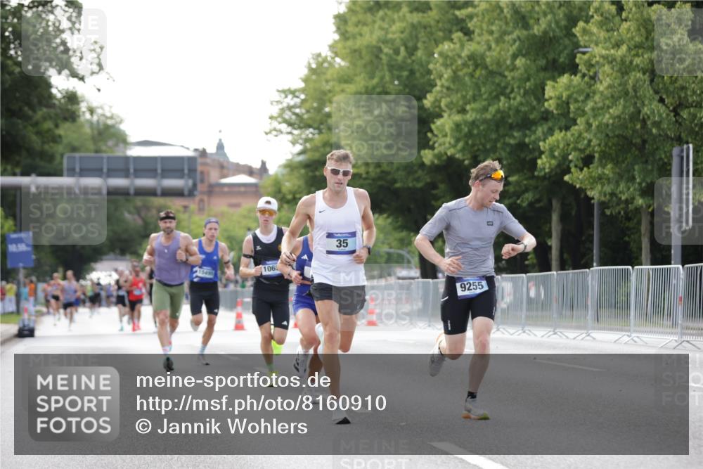 29.06.2025 - hella hamburg halbmarathon Jannik Wohlers http://msf.ph/oto/8160910 29.06.2025 09:39:45 Lombardsbrücke 35, 52, 53, 2144, 2659, 3720, 9255, 10650, 14717, 15495, 16120, 19075 meine-sportfotos.de