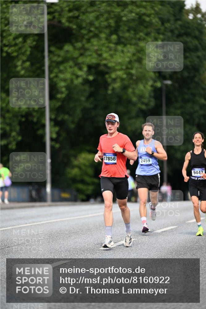 29.06.2025 - hella hamburg halbmarathon Dr. Thomas Lammeyer http://msf.ph/oto/8160922 29.06.2025 09:44:28 Kennedybrücke 2459, 4128, 4571, 7963, 9442, 10234 meine-sportfotos.de