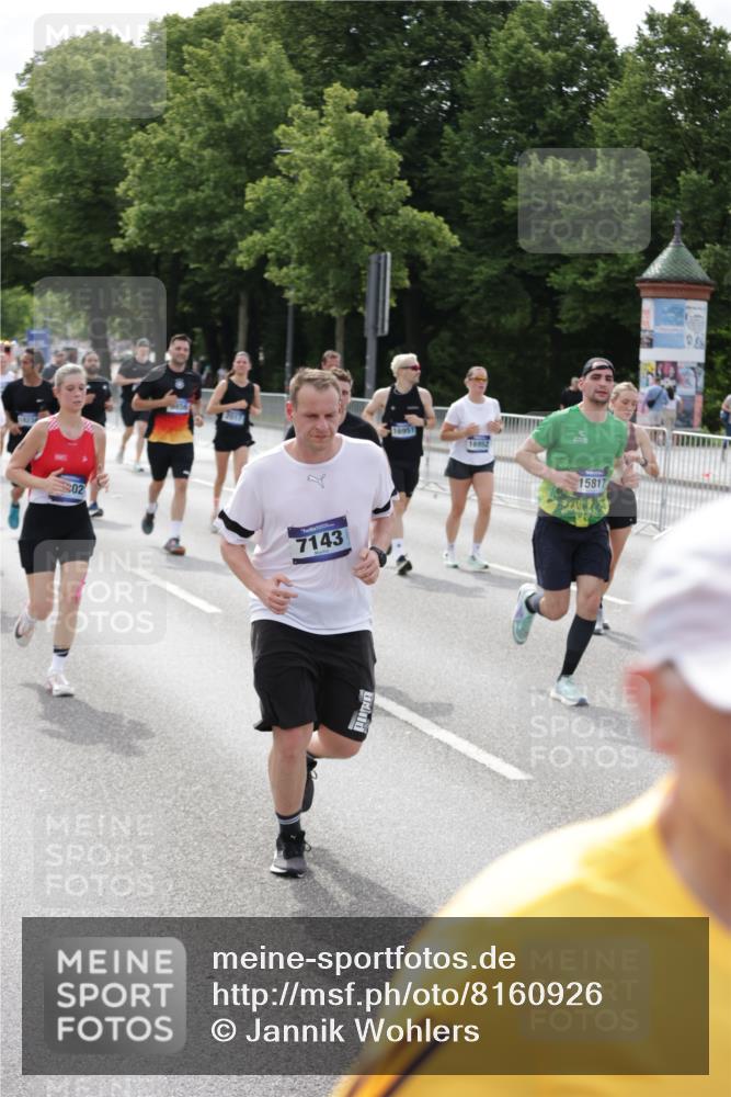 29.06.2025 - hella hamburg halbmarathon Jannik Wohlers http://msf.ph/oto/8160926 29.06.2025 10:18:59 Lombardsbrücke 1332, 1708, 2017, 2311, 2589, 2795, 2812, 2895, 2993, 2995, 4722, 5035, 5080, 5178, 5429, 5449, 6542, 6939, 7143, 8537, 8575, 8761, 8778, 9252, 9856, 10039, 10124, 10129, 10966, 11081, 11247, 12007, 12619, 12621, 12696, 12741, 13180, 13424, 13567, 13781, 13984, 14000, 14245, 14593, 14808, 14957, 15780, 15802, 15817, 16142, 16159, 16490, 16613, 16631, 16951, 16952, 17187, 17721, 18053, 18151, 18234, 18279, 18686 meine-sportfotos.de
