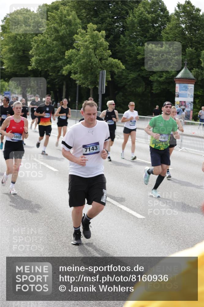 29.06.2025 - hella hamburg halbmarathon Jannik Wohlers http://msf.ph/oto/8160936 29.06.2025 10:18:59 Lombardsbrücke 1332, 1708, 2017, 2311, 2589, 2795, 2812, 2895, 2993, 2995, 4722, 5035, 5080, 5178, 5429, 5449, 6542, 6939, 7143, 8537, 8575, 8761, 8778, 9252, 9856, 10039, 10124, 10129, 10966, 11081, 11247, 12007, 12619, 12621, 12696, 12741, 13180, 13424, 13567, 13781, 13984, 14000, 14245, 14593, 14808, 14957, 15780, 15802, 15817, 16142, 16159, 16490, 16613, 16631, 16951, 16952, 17187, 17721, 18053, 18151, 18234, 18279, 18686 meine-sportfotos.de