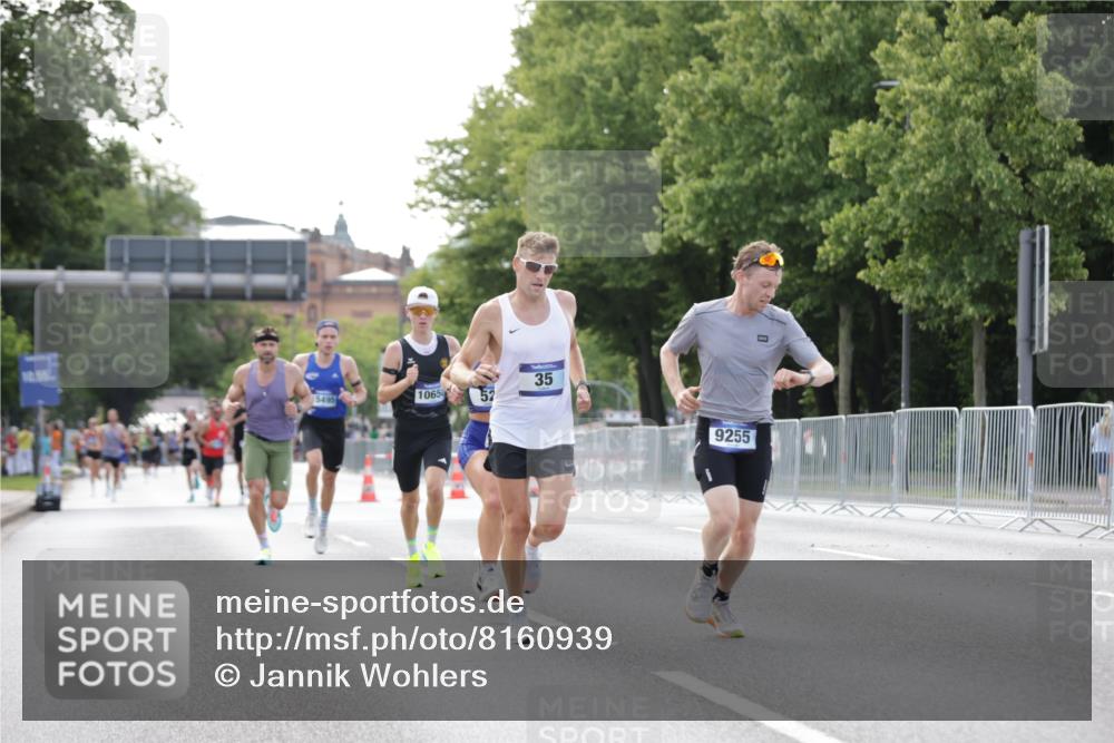 29.06.2025 - hella hamburg halbmarathon Jannik Wohlers http://msf.ph/oto/8160939 29.06.2025 09:39:45 Lombardsbrücke 35, 52, 53, 2144, 2659, 3720, 9255, 10650, 14717, 15495, 16120, 19075 meine-sportfotos.de
