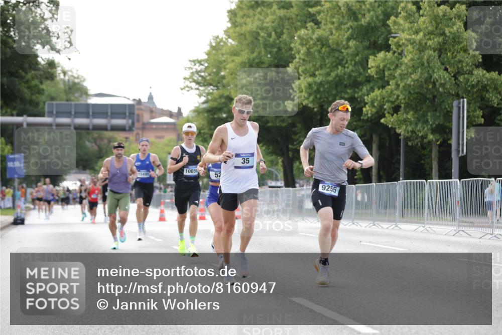 29.06.2025 - hella hamburg halbmarathon Jannik Wohlers http://msf.ph/oto/8160947 29.06.2025 09:39:45 Lombardsbrücke 35, 52, 53, 2144, 2659, 3720, 9255, 10650, 14717, 15495, 16120, 19075 meine-sportfotos.de