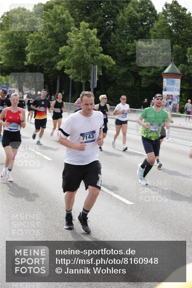 29.06.2025 - hella hamburg halbmarathon Jannik Wohlers http://msf.ph/oto/8160948 29.06.2025 10:18:59 Lombardsbrücke 1332, 1708, 2017, 2311, 2589, 2795, 2812, 2895, 2993, 2995, 4722, 5035, 5080, 5178, 5429, 5449, 6542, 6939, 7143, 8537, 8575, 8761, 8778, 9252, 9856, 10039, 10124, 10129, 10966, 11081, 11247, 12007, 12619, 12621, 12696, 12741, 13180, 13424, 13567, 13781, 13984, 14000, 14245, 14593, 14808, 14957, 15780, 15802, 15817, 16142, 16159, 16490, 16613, 16631, 16951, 16952, 17187, 17721, 18053, 18151, 18234, 18279, 18686 meine-sportfotos.de
