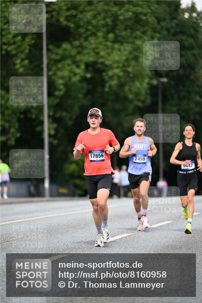 29.06.2025 - hella hamburg halbmarathon Dr. Thomas Lammeyer http://msf.ph/oto/8160958 29.06.2025 09:44:28 Kennedybrücke 2459, 4128, 4571, 7963, 9442, 10234 meine-sportfotos.de