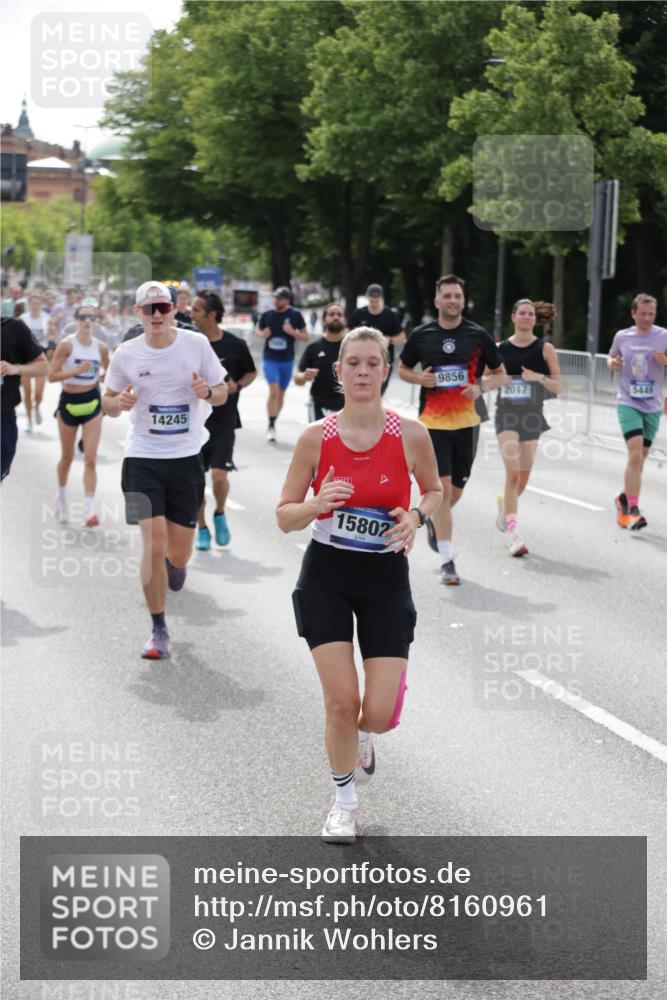 29.06.2025 - hella hamburg halbmarathon Jannik Wohlers http://msf.ph/oto/8160961 29.06.2025 10:19:00 Lombardsbrücke 1332, 1708, 2017, 2311, 2589, 2795, 2812, 2895, 2993, 2995, 4722, 5035, 5080, 5123, 5178, 5429, 5449, 6542, 6939, 7143, 8537, 8575, 8761, 8778, 9252, 9856, 10039, 10124, 10129, 10966, 11081, 11247, 12007, 12696, 12741, 13180, 13424, 13567, 13781, 13984, 14000, 14245, 14593, 14808, 14957, 15780, 15802, 15817, 16142, 16159, 16613, 16631, 16951, 16952, 17187, 17721, 18053, 18151, 18234, 18279, 18686, 18698 meine-sportfotos.de