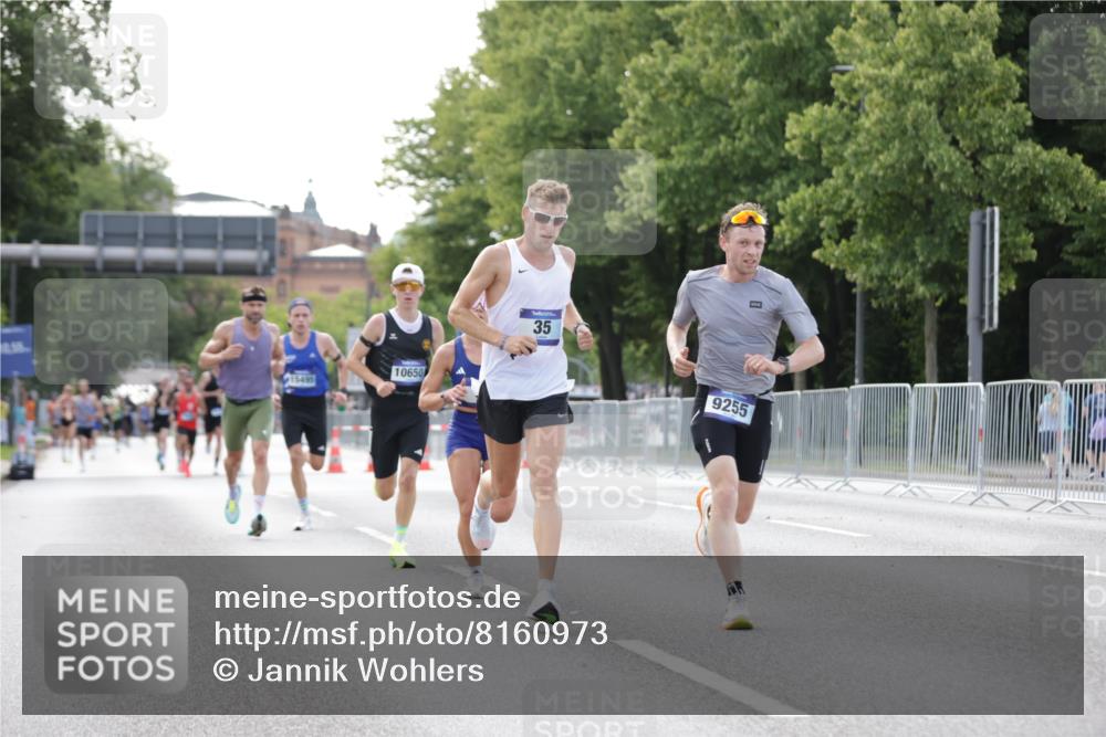 29.06.2025 - hella hamburg halbmarathon Jannik Wohlers http://msf.ph/oto/8160973 29.06.2025 09:39:45 Lombardsbrücke 35, 52, 53, 2144, 2659, 3720, 9255, 10650, 14717, 15495, 16120, 19075 meine-sportfotos.de