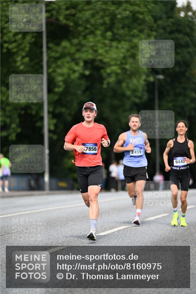 29.06.2025 - hella hamburg halbmarathon Dr. Thomas Lammeyer http://msf.ph/oto/8160975 29.06.2025 09:44:28 Kennedybrücke 2459, 4128, 4571, 7963, 9442, 10234 meine-sportfotos.de