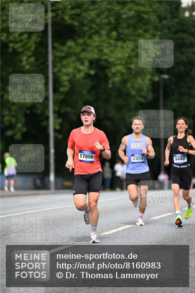 29.06.2025 - hella hamburg halbmarathon Dr. Thomas Lammeyer http://msf.ph/oto/8160983 29.06.2025 09:44:28 Kennedybrücke 2459, 4128, 4571, 7963, 9442, 10234 meine-sportfotos.de