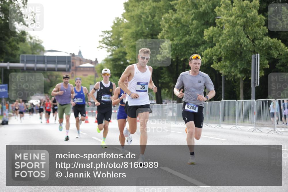 29.06.2025 - hella hamburg halbmarathon Jannik Wohlers http://msf.ph/oto/8160989 29.06.2025 09:39:45 Lombardsbrücke 35, 52, 53, 2144, 2659, 3720, 9255, 10650, 14717, 15495, 16120, 19075 meine-sportfotos.de