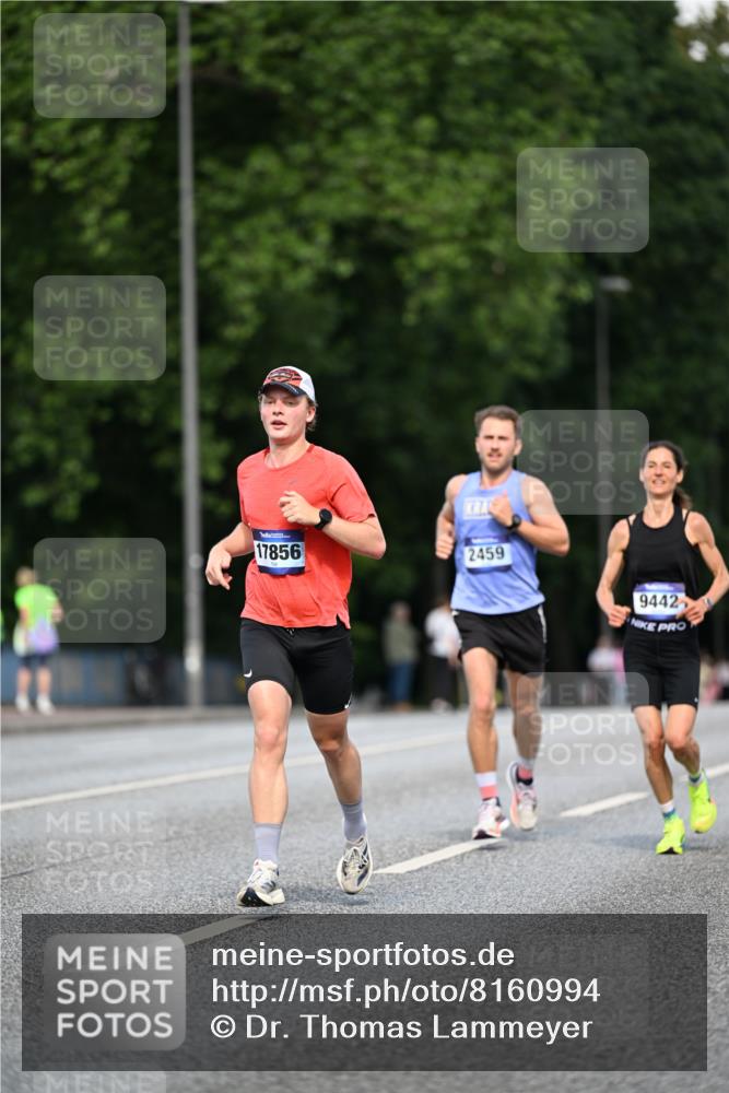 29.06.2025 - hella hamburg halbmarathon Dr. Thomas Lammeyer http://msf.ph/oto/8160994 29.06.2025 09:44:28 Kennedybrücke 2459, 4128, 4571, 7963, 9442, 10234 meine-sportfotos.de