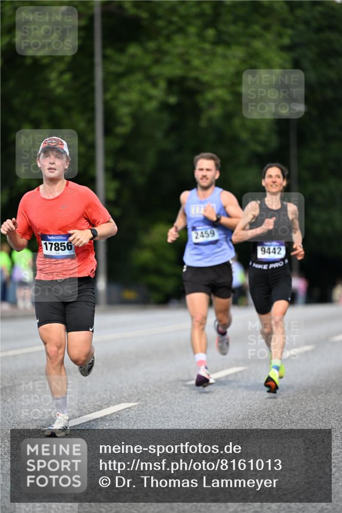 29.06.2025 - hella hamburg halbmarathon Dr. Thomas Lammeyer http://msf.ph/oto/8161013 29.06.2025 09:44:29 Kennedybrücke 2459, 4128, 4571, 7963, 9442, 10234 meine-sportfotos.de