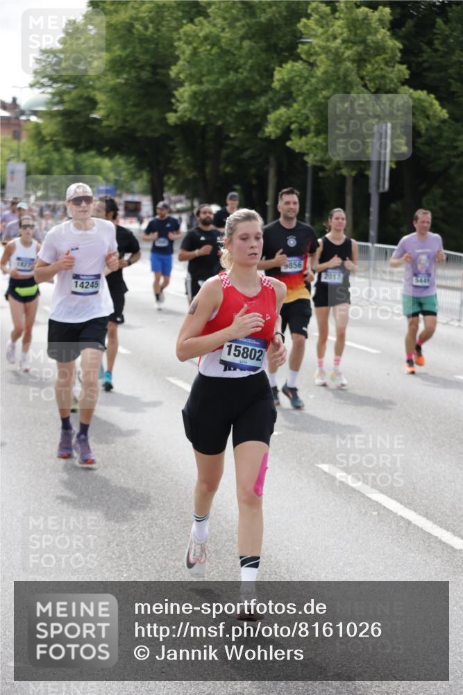 29.06.2025 - hella hamburg halbmarathon Jannik Wohlers http://msf.ph/oto/8161026 29.06.2025 10:19:00 Lombardsbrücke 1332, 1708, 2017, 2311, 2589, 2795, 2812, 2895, 2993, 2995, 4722, 5035, 5080, 5123, 5178, 5429, 5449, 6542, 6939, 7143, 8537, 8575, 8761, 8778, 9252, 9856, 10039, 10124, 10129, 10966, 11081, 11247, 12007, 12696, 12741, 13180, 13424, 13567, 13781, 13984, 14000, 14245, 14593, 14808, 14957, 15780, 15802, 15817, 16142, 16159, 16613, 16631, 16951, 16952, 17187, 17721, 18053, 18151, 18234, 18279, 18686, 18698 meine-sportfotos.de