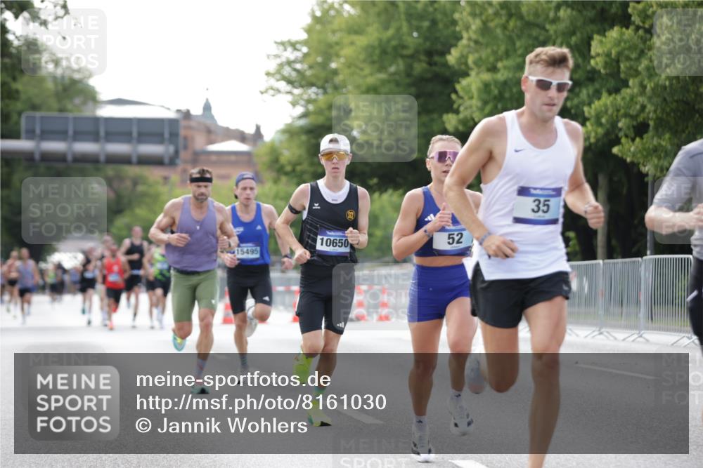 29.06.2025 - hella hamburg halbmarathon Jannik Wohlers http://msf.ph/oto/8161030 29.06.2025 09:39:46 Lombardsbrücke 35, 52, 53, 2144, 2659, 3720, 9255, 10650, 14717, 15495, 16120, 19075 meine-sportfotos.de