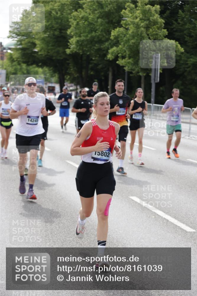 29.06.2025 - hella hamburg halbmarathon Jannik Wohlers http://msf.ph/oto/8161039 29.06.2025 10:19:00 Lombardsbrücke 1332, 1708, 2017, 2311, 2589, 2795, 2812, 2895, 2993, 2995, 4722, 5035, 5080, 5123, 5178, 5429, 5449, 6542, 6939, 7143, 8537, 8575, 8761, 8778, 9252, 9856, 10039, 10124, 10129, 10966, 11081, 11247, 12007, 12696, 12741, 13180, 13424, 13567, 13781, 13984, 14000, 14245, 14593, 14808, 14957, 15780, 15802, 15817, 16142, 16159, 16613, 16631, 16951, 16952, 17187, 17721, 18053, 18151, 18234, 18279, 18686, 18698 meine-sportfotos.de