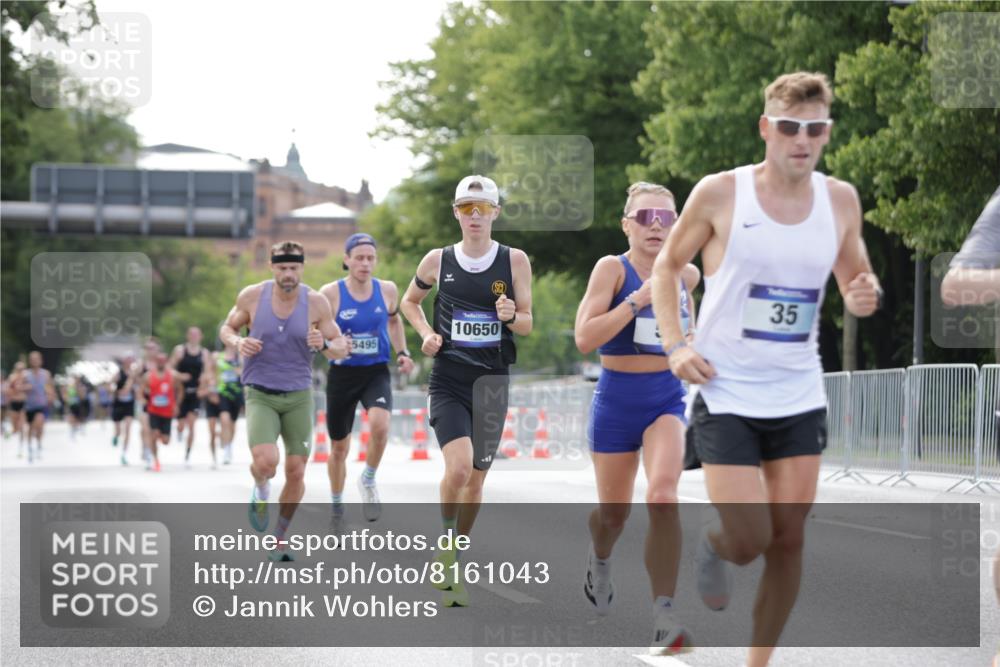 29.06.2025 - hella hamburg halbmarathon Jannik Wohlers http://msf.ph/oto/8161043 29.06.2025 09:39:46 Lombardsbrücke 35, 52, 53, 2144, 2659, 3720, 9255, 10650, 14717, 15495, 16120, 19075 meine-sportfotos.de
