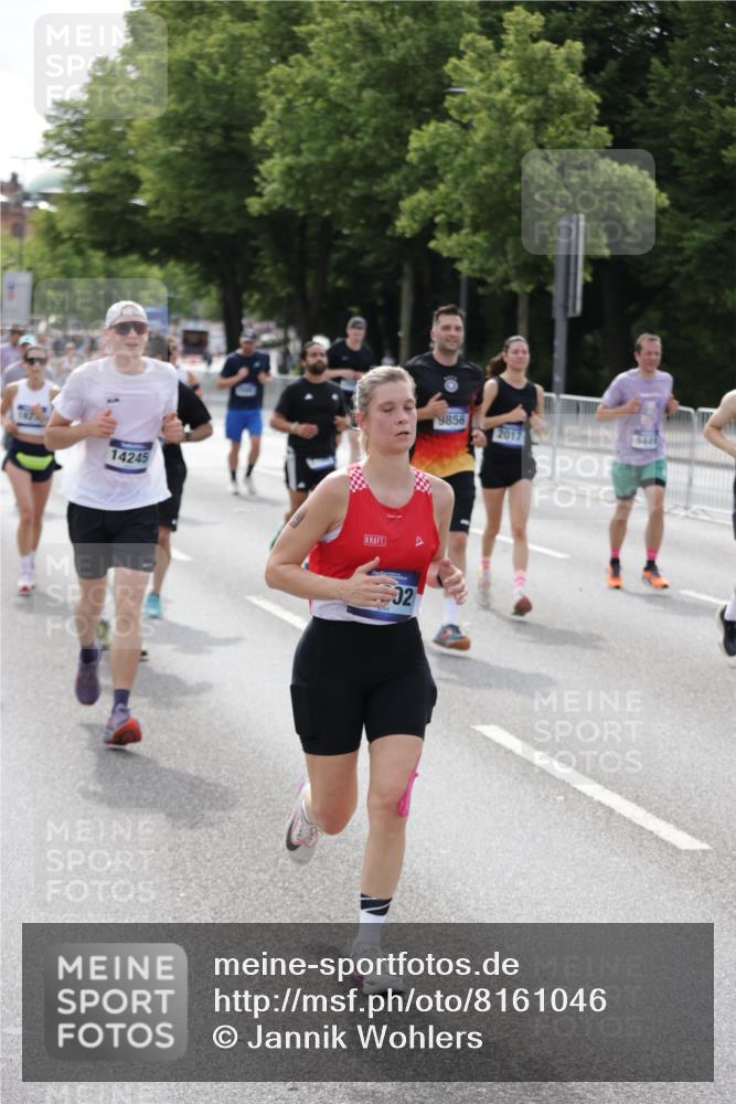 29.06.2025 - hella hamburg halbmarathon Jannik Wohlers http://msf.ph/oto/8161046 29.06.2025 10:19:00 Lombardsbrücke 1332, 1708, 2017, 2311, 2589, 2795, 2812, 2895, 2993, 2995, 4722, 5035, 5080, 5123, 5178, 5429, 5449, 6542, 6939, 7143, 8537, 8575, 8761, 8778, 9252, 9856, 10039, 10124, 10129, 10966, 11081, 11247, 12007, 12696, 12741, 13180, 13424, 13567, 13781, 13984, 14000, 14245, 14593, 14808, 14957, 15780, 15802, 15817, 16142, 16159, 16613, 16631, 16951, 16952, 17187, 17721, 18053, 18151, 18234, 18279, 18686, 18698 meine-sportfotos.de