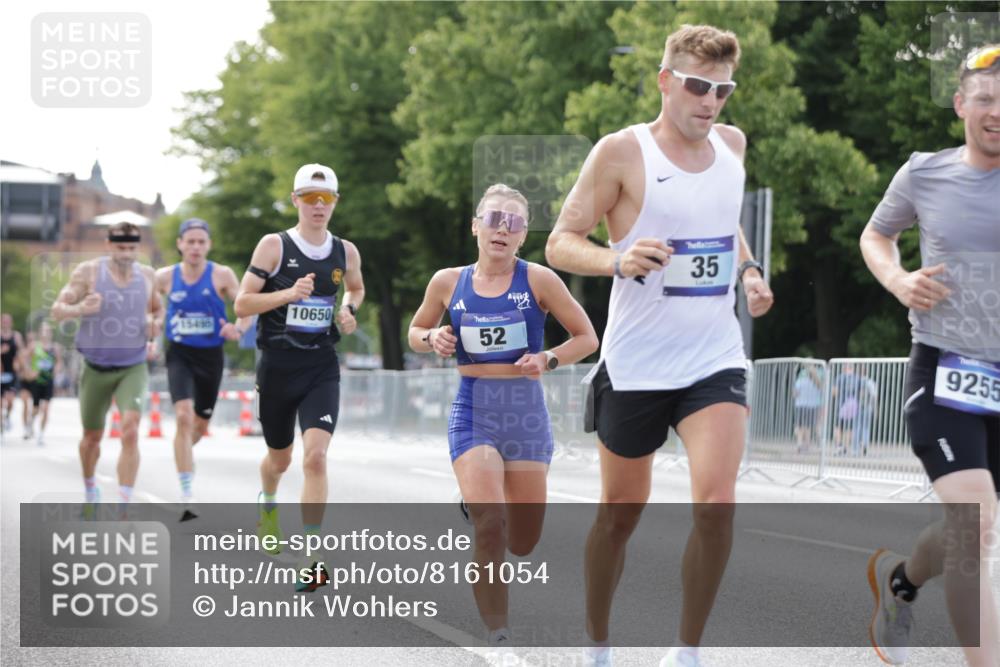 29.06.2025 - hella hamburg halbmarathon Jannik Wohlers http://msf.ph/oto/8161054 29.06.2025 09:39:46 Lombardsbrücke 35, 52, 53, 2144, 2659, 3720, 9255, 10650, 14717, 15495, 16120, 19075 meine-sportfotos.de