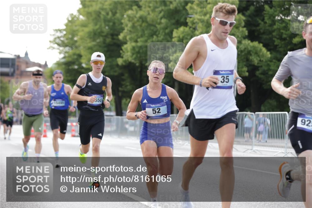 29.06.2025 - hella hamburg halbmarathon Jannik Wohlers http://msf.ph/oto/8161065 29.06.2025 09:39:46 Lombardsbrücke 35, 52, 53, 2144, 2659, 3720, 9255, 10650, 14717, 15495, 16120, 19075 meine-sportfotos.de