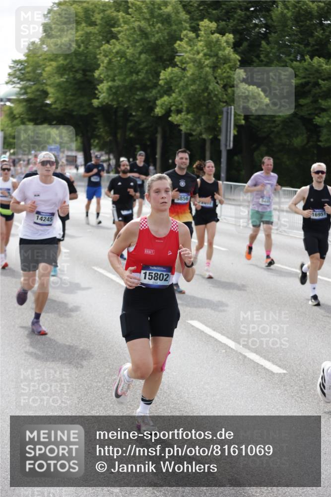 29.06.2025 - hella hamburg halbmarathon Jannik Wohlers http://msf.ph/oto/8161069 29.06.2025 10:19:00 Lombardsbrücke 1332, 1708, 2017, 2311, 2589, 2795, 2812, 2895, 2993, 2995, 4722, 5035, 5080, 5123, 5178, 5429, 5449, 6542, 6939, 7143, 8537, 8575, 8761, 8778, 9252, 9856, 10039, 10124, 10129, 10966, 11081, 11247, 12007, 12696, 12741, 13180, 13424, 13567, 13781, 13984, 14000, 14245, 14593, 14808, 14957, 15780, 15802, 15817, 16142, 16159, 16613, 16631, 16951, 16952, 17187, 17721, 18053, 18151, 18234, 18279, 18686, 18698 meine-sportfotos.de