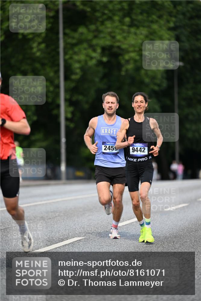 29.06.2025 - hella hamburg halbmarathon Dr. Thomas Lammeyer http://msf.ph/oto/8161071 29.06.2025 09:44:30 Kennedybrücke 2459, 4128, 4571, 7963, 9442, 10234, 11194 meine-sportfotos.de