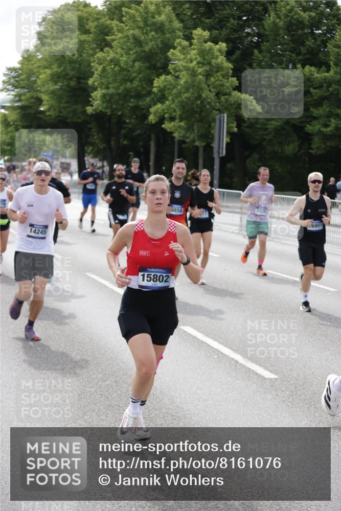 29.06.2025 - hella hamburg halbmarathon Jannik Wohlers http://msf.ph/oto/8161076 29.06.2025 10:19:00 Lombardsbrücke 1332, 1708, 2017, 2311, 2589, 2795, 2812, 2895, 2993, 2995, 4722, 5035, 5080, 5123, 5178, 5429, 5449, 6542, 6939, 7143, 8537, 8575, 8761, 8778, 9252, 9856, 10039, 10124, 10129, 10966, 11081, 11247, 12007, 12696, 12741, 13180, 13424, 13567, 13781, 13984, 14000, 14245, 14593, 14808, 14957, 15780, 15802, 15817, 16142, 16159, 16613, 16631, 16951, 16952, 17187, 17721, 18053, 18151, 18234, 18279, 18686, 18698 meine-sportfotos.de