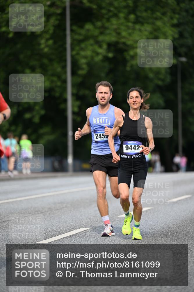 29.06.2025 - hella hamburg halbmarathon Dr. Thomas Lammeyer http://msf.ph/oto/8161099 29.06.2025 09:44:30 Kennedybrücke 2459, 4128, 4571, 7963, 9442, 10234, 11194 meine-sportfotos.de
