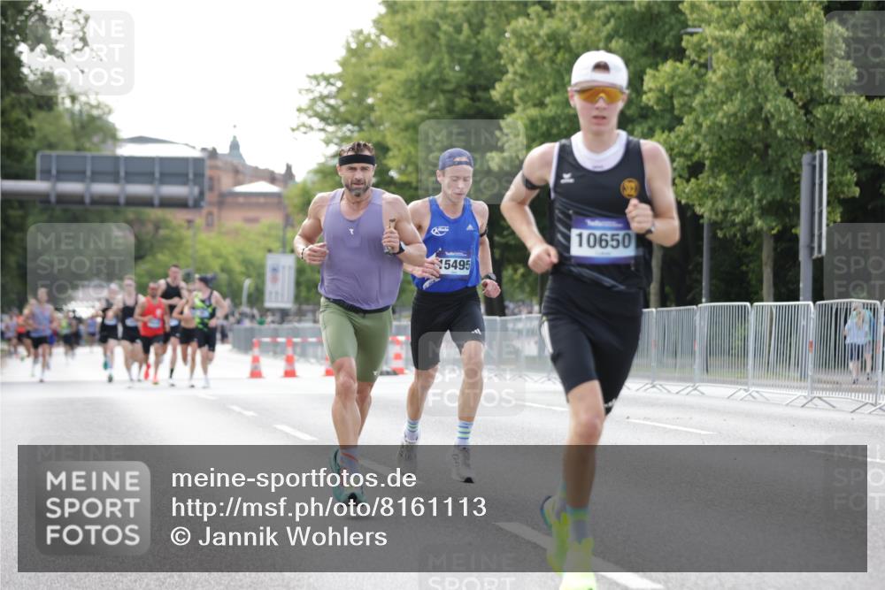 29.06.2025 - hella hamburg halbmarathon Jannik Wohlers http://msf.ph/oto/8161113 29.06.2025 09:39:47 Lombardsbrücke 35, 52, 53, 2144, 2659, 3720, 9255, 10650, 14717, 15495, 16120, 19075 meine-sportfotos.de