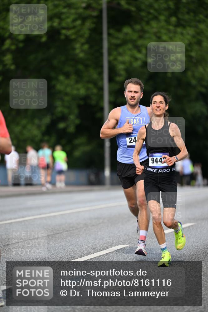 29.06.2025 - hella hamburg halbmarathon Dr. Thomas Lammeyer http://msf.ph/oto/8161116 29.06.2025 09:44:30 Kennedybrücke 2459, 4128, 4571, 7963, 9442, 10234, 11194 meine-sportfotos.de