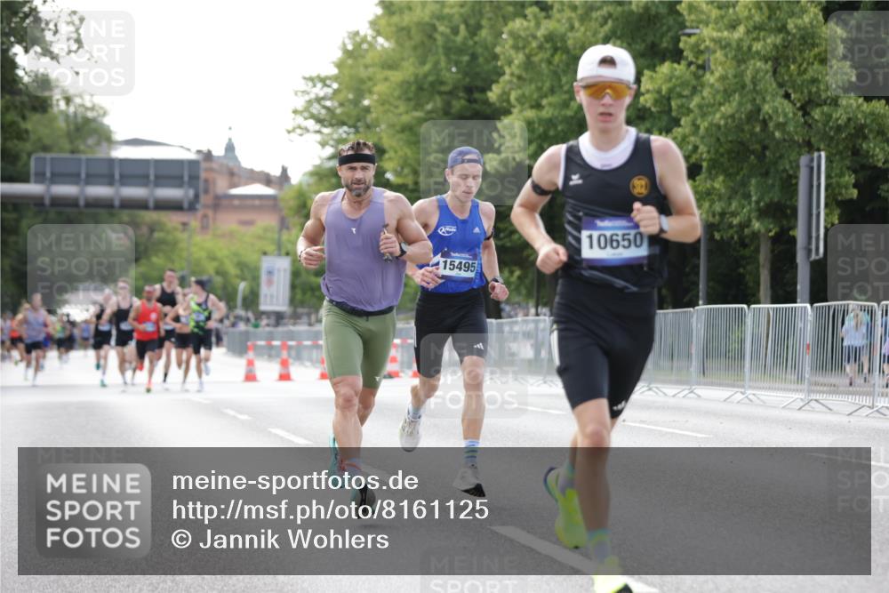 29.06.2025 - hella hamburg halbmarathon Jannik Wohlers http://msf.ph/oto/8161125 29.06.2025 09:39:47 Lombardsbrücke 35, 52, 53, 2144, 2659, 3720, 9255, 10650, 14717, 15495, 16120, 19075 meine-sportfotos.de