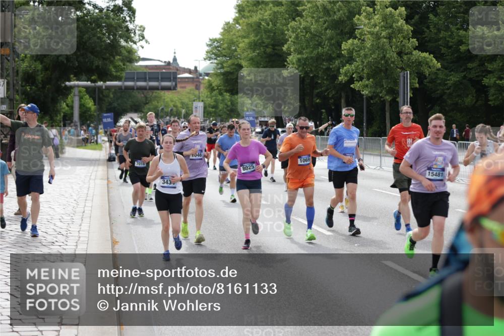 29.06.2025 - hella hamburg halbmarathon Jannik Wohlers http://msf.ph/oto/8161133 29.06.2025 10:19:55 Lombardsbrücke 1046, 1069, 1474, 2478, 3434, 3842, 4154, 4585, 4614, 4737, 4739, 5556, 5659, 5811, 5812, 5831, 5937, 6951, 7018, 7101, 7131, 7739, 7744, 8025, 8462, 8588, 9136, 9196, 9735, 9873, 10041, 10414, 10595, 10613, 10647, 10754, 11603, 11835, 12056, 13013, 14014, 14564, 14894, 15180, 15481, 15619, 16164, 16714, 16991, 17671, 18114 meine-sportfotos.de