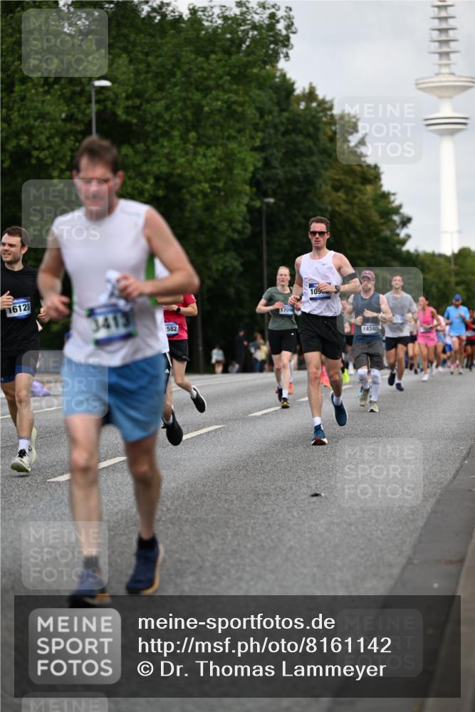 29.06.2025 - hella hamburg halbmarathon Dr. Thomas Lammeyer http://msf.ph/oto/8161142 29.06.2025 10:08:37 Kennedybrücke 1316, 1367, 1377, 1674, 2011, 2698, 3413, 3488, 4146, 4904, 5354, 5365, 5976, 6311, 6706, 6709, 8089, 8217, 10213, 10756, 10962 meine-sportfotos.de