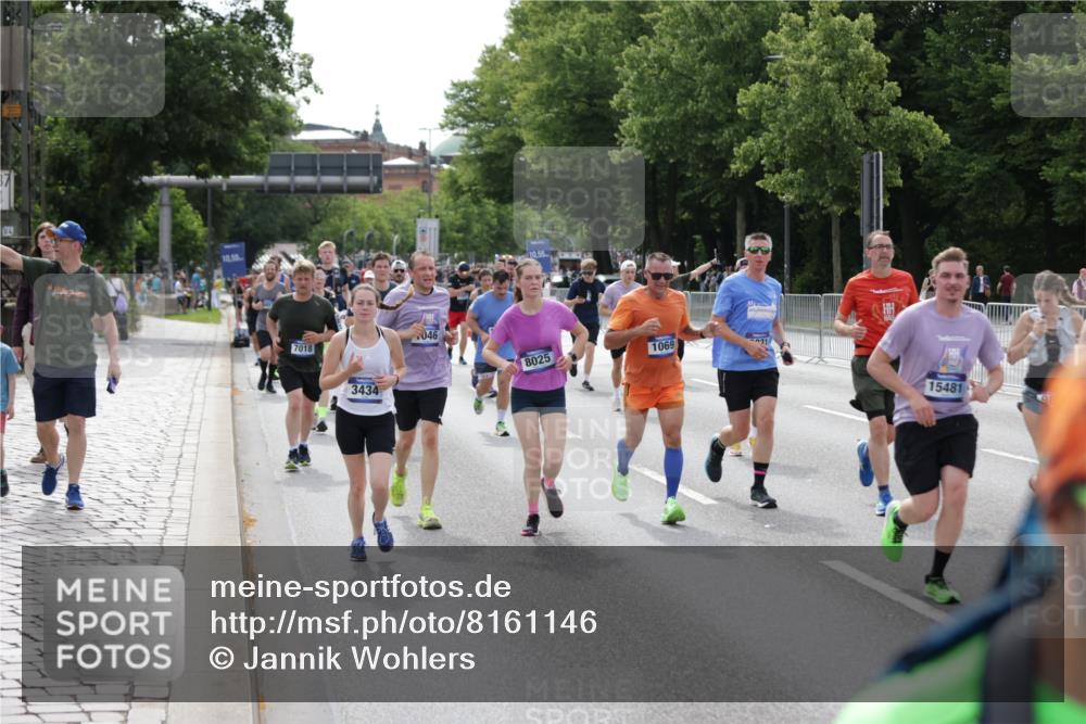 29.06.2025 - hella hamburg halbmarathon Jannik Wohlers http://msf.ph/oto/8161146 29.06.2025 10:19:55 Lombardsbrücke 1046, 1069, 1474, 2478, 3434, 3842, 4154, 4585, 4614, 4737, 4739, 5556, 5659, 5811, 5812, 5831, 5937, 6951, 7018, 7101, 7131, 7739, 7744, 8025, 8462, 8588, 9136, 9196, 9735, 9873, 10041, 10414, 10595, 10613, 10647, 10754, 11603, 11835, 12056, 13013, 14014, 14564, 14894, 15180, 15481, 15619, 16164, 16714, 16991, 17671, 18114 meine-sportfotos.de