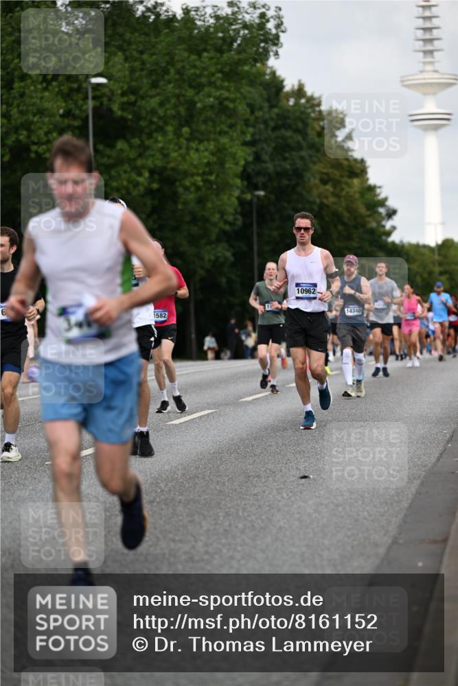 29.06.2025 - hella hamburg halbmarathon Dr. Thomas Lammeyer http://msf.ph/oto/8161152 29.06.2025 10:08:38 Kennedybrücke 1316, 1367, 1377, 1674, 2011, 2463, 2698, 3413, 3488, 4146, 4904, 5354, 5365, 5976, 6311, 6706, 6709, 8089, 8217, 10213, 10756, 10962 meine-sportfotos.de