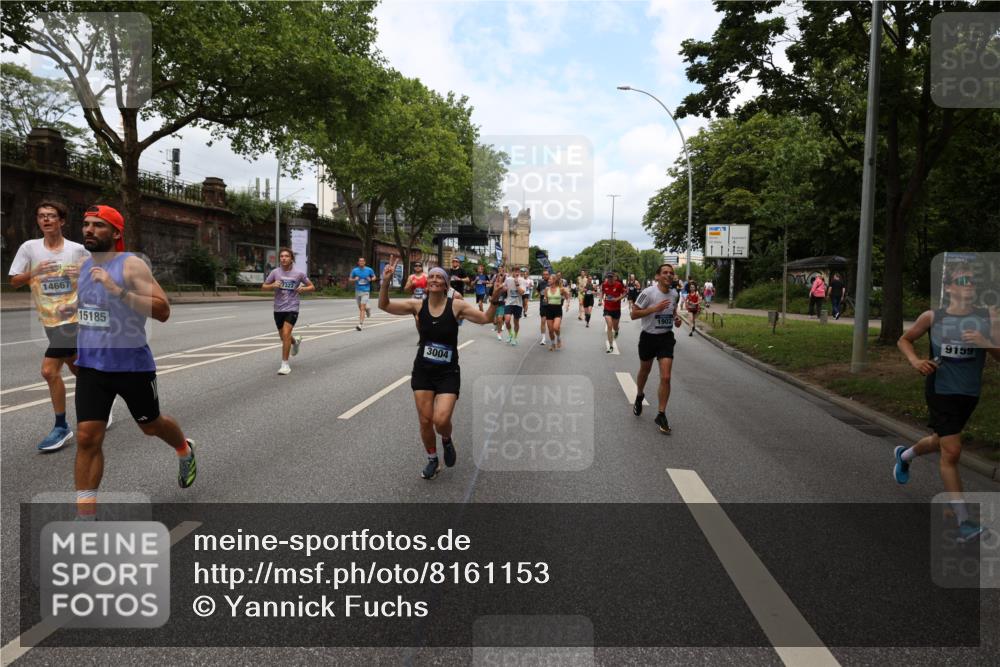 29.06.2025 - hella hamburg halbmarathon Yannick Fuchs http://msf.ph/oto/8161153 29.06.2025 10:38:58 20KM 1057, 1391, 1413, 1468, 1697, 1782, 1902, 1941, 2365, 2402, 2415, 3004, 3098, 3305, 4691, 4991, 5884, 7322, 7710, 8928, 9159, 9302, 10596, 12159, 12711, 13123, 13975, 14351, 14464, 14667, 14686, 14687, 14703, 14816, 15185, 16506, 17097, 17406, 18539, 18560, 18806, 19207 meine-sportfotos.de
