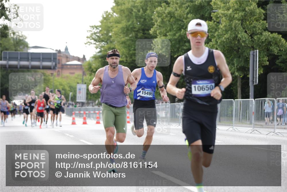 29.06.2025 - hella hamburg halbmarathon Jannik Wohlers http://msf.ph/oto/8161154 29.06.2025 09:39:47 Lombardsbrücke 35, 52, 53, 2144, 2659, 3720, 9255, 10650, 14717, 15495, 16120, 19075 meine-sportfotos.de