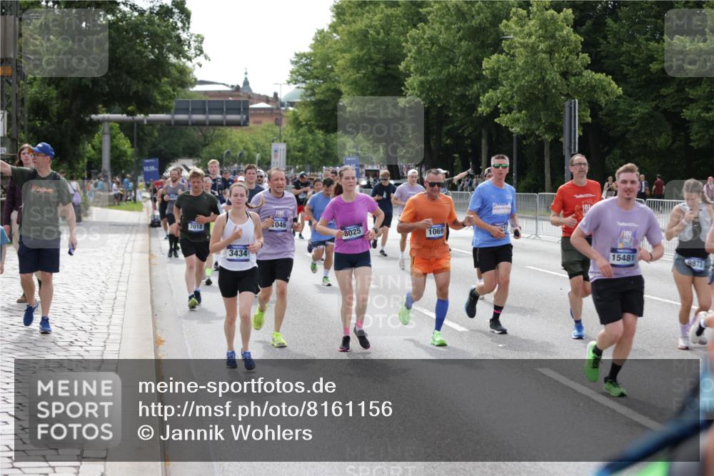 29.06.2025 - hella hamburg halbmarathon Jannik Wohlers http://msf.ph/oto/8161156 29.06.2025 10:19:55 Lombardsbrücke 1046, 1069, 1474, 2478, 3434, 3842, 4154, 4585, 4614, 4737, 4739, 5556, 5659, 5811, 5812, 5831, 5937, 6951, 7018, 7101, 7131, 7739, 7744, 8025, 8462, 8588, 9136, 9196, 9735, 9873, 10041, 10414, 10595, 10613, 10647, 10754, 11603, 11835, 12056, 13013, 14014, 14564, 14894, 15180, 15481, 15619, 16164, 16714, 16991, 17671, 18114 meine-sportfotos.de