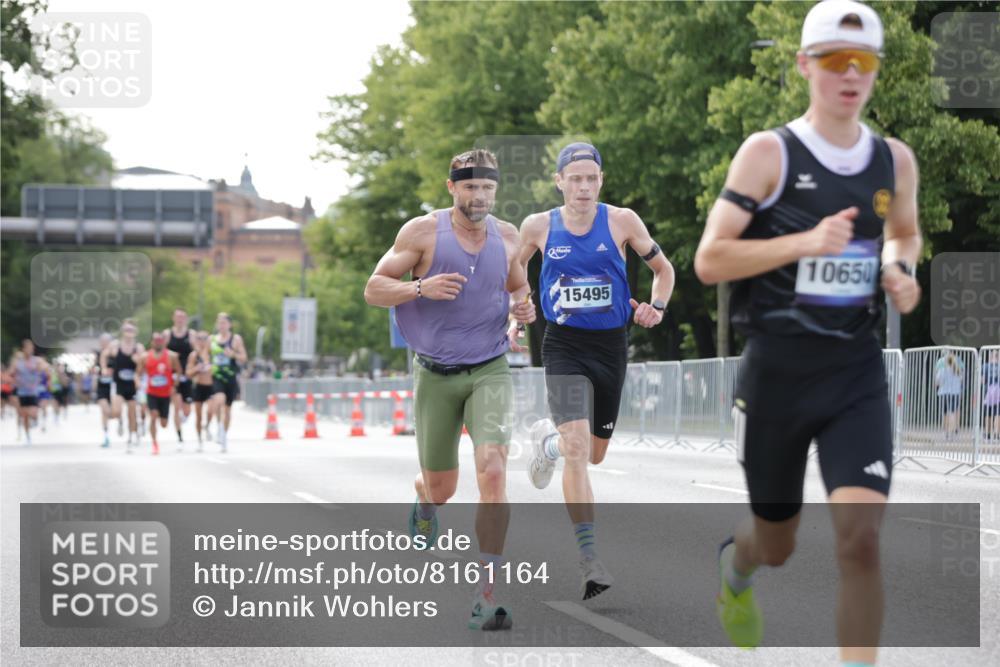 29.06.2025 - hella hamburg halbmarathon Jannik Wohlers http://msf.ph/oto/8161164 29.06.2025 09:39:48 Lombardsbrücke 35, 52, 53, 2144, 2659, 3720, 9255, 10650, 14717, 15495, 16120, 19075 meine-sportfotos.de