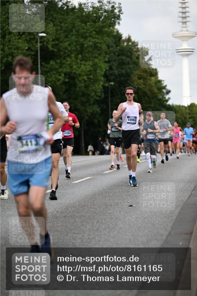 29.06.2025 - hella hamburg halbmarathon Dr. Thomas Lammeyer http://msf.ph/oto/8161165 29.06.2025 10:08:38 Kennedybrücke 1316, 1367, 1377, 1674, 2011, 2463, 2698, 3413, 3488, 4146, 4904, 5354, 5365, 5976, 6311, 6706, 6709, 8089, 8217, 10213, 10756, 10962 meine-sportfotos.de