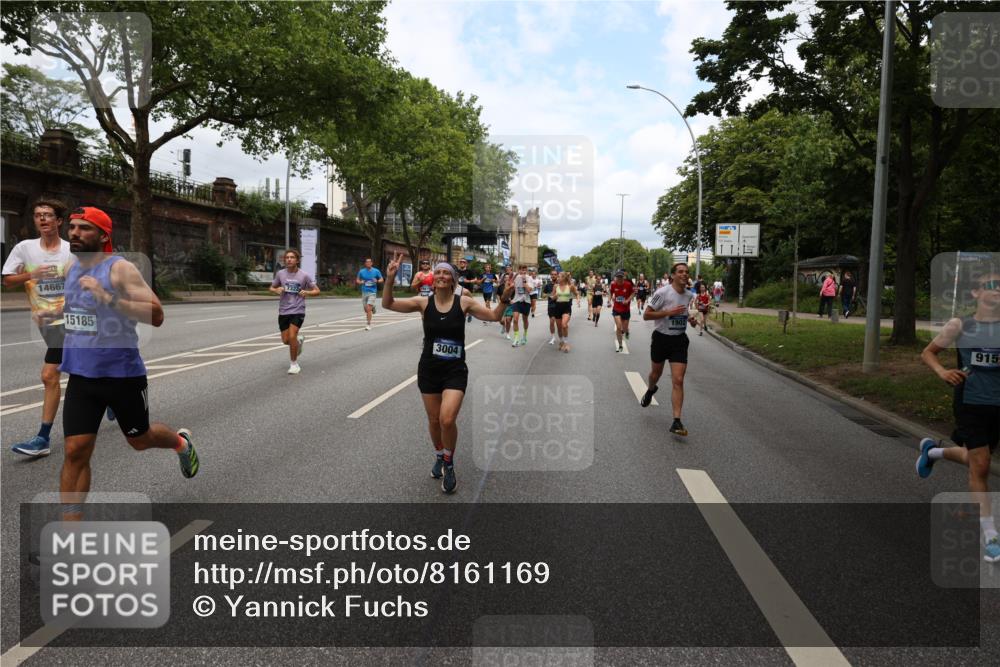 29.06.2025 - hella hamburg halbmarathon Yannick Fuchs http://msf.ph/oto/8161169 29.06.2025 10:38:58 20KM 1057, 1391, 1413, 1468, 1697, 1782, 1902, 1941, 2365, 2402, 2415, 3004, 3098, 3305, 4691, 4991, 5884, 7322, 7710, 8928, 9159, 9302, 10596, 12159, 12711, 13123, 13975, 14351, 14464, 14667, 14686, 14687, 14703, 14816, 15185, 16506, 17097, 17406, 18539, 18560, 18806, 19207 meine-sportfotos.de