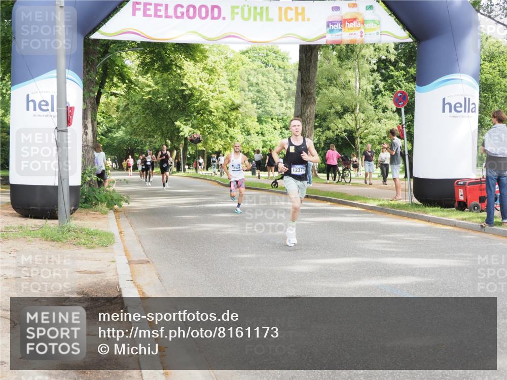 29.06.2025 - hella hamburg halbmarathon MichiJ http://msf.ph/oto/8161173 29.06.2025 10:11:22 Zwischen KM18-KM19 12373, 14717, 19075 meine-sportfotos.de