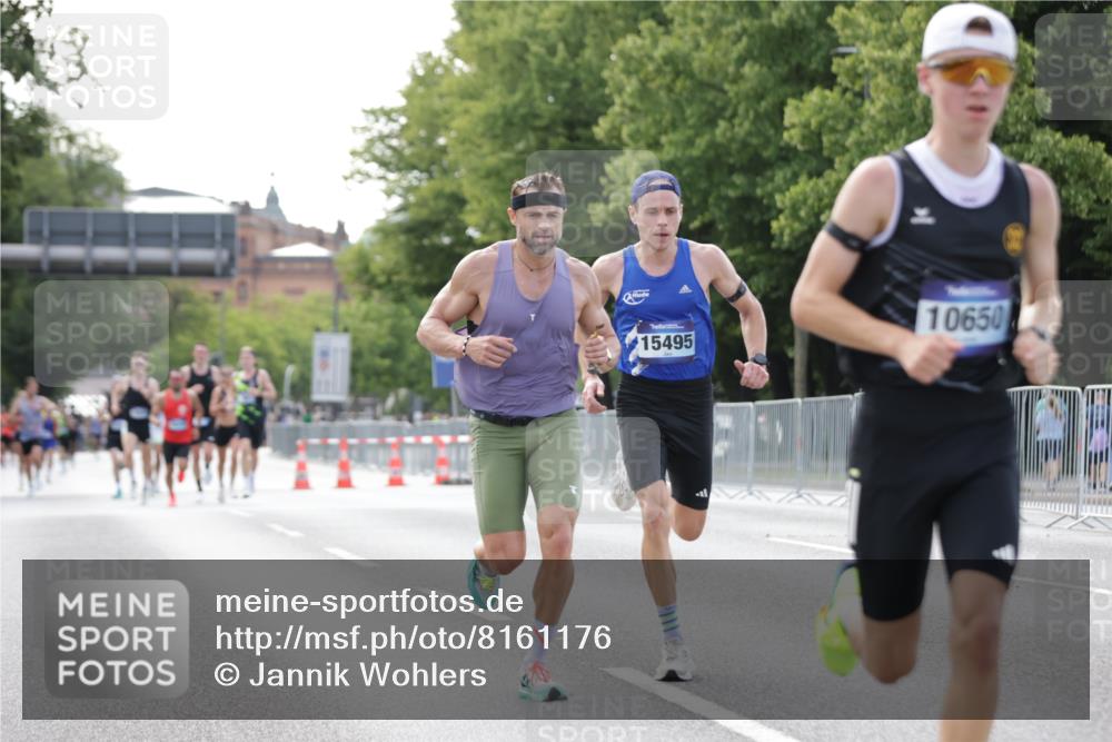 29.06.2025 - hella hamburg halbmarathon Jannik Wohlers http://msf.ph/oto/8161176 29.06.2025 09:39:48 Lombardsbrücke 35, 52, 53, 2144, 2659, 3720, 9255, 10650, 14717, 15495, 16120, 19075 meine-sportfotos.de